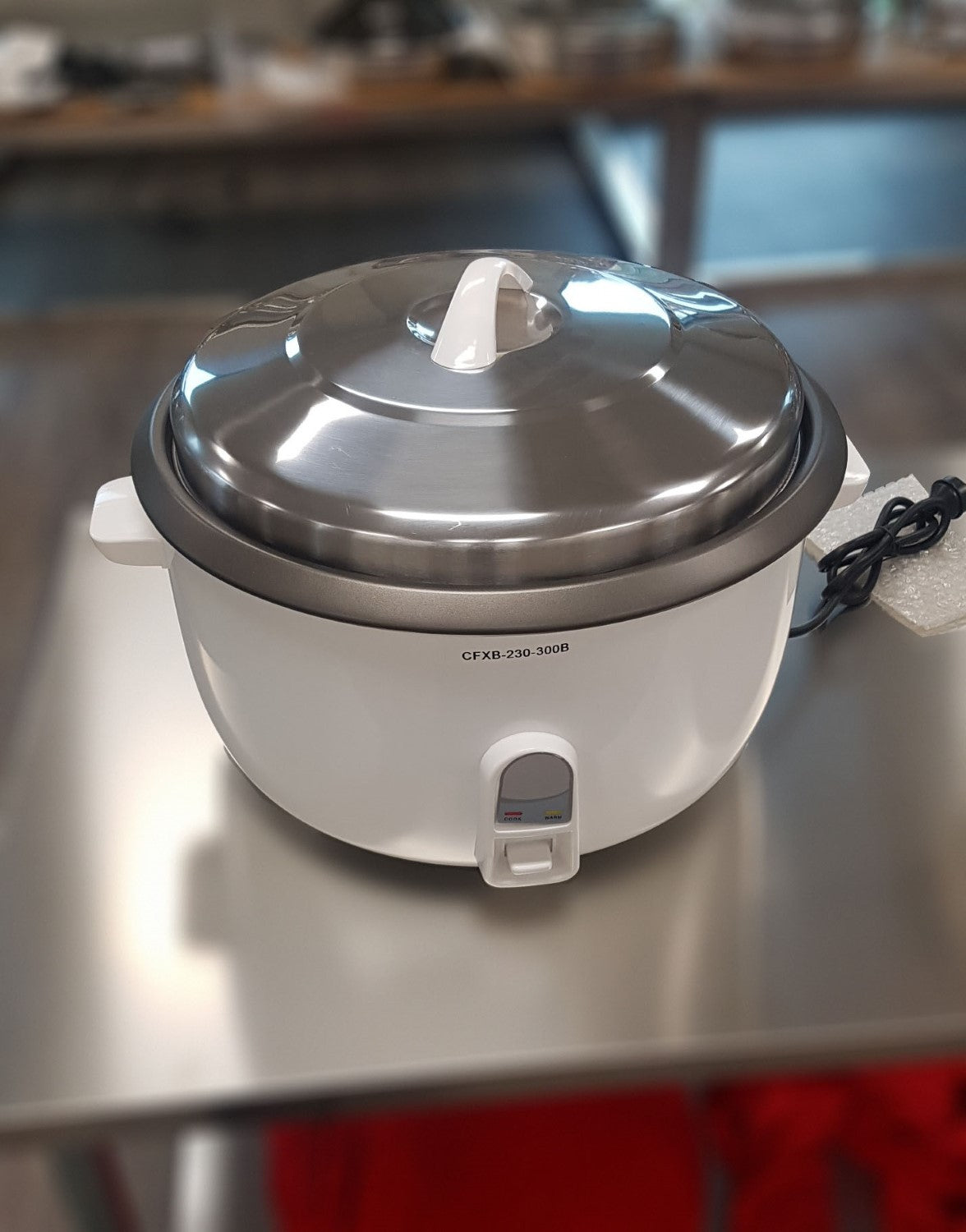 Benchstar CFXB-230-300B Commercial Electric Rice Cooker