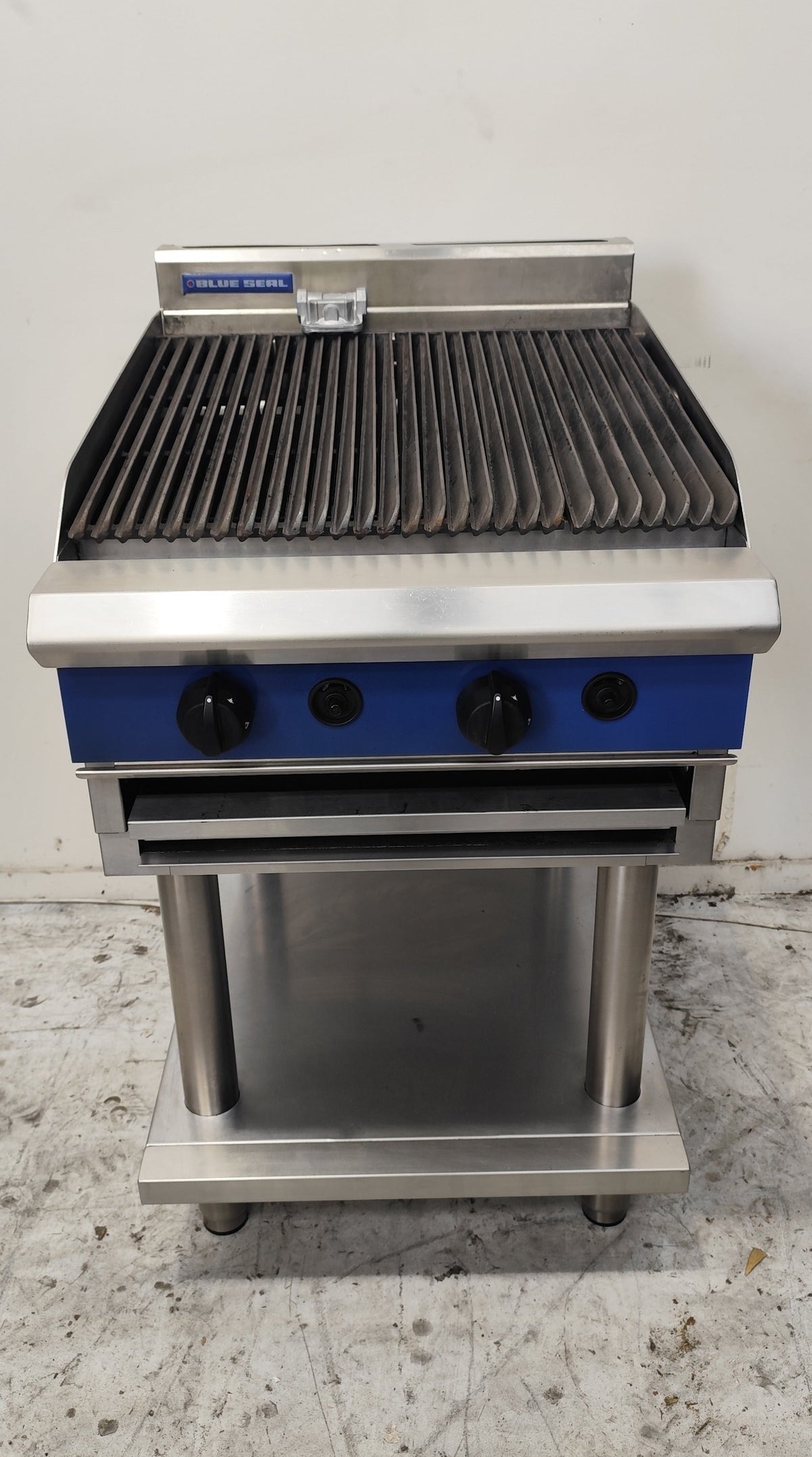Blue Seal G594-LS 600mm Gas Chargrill on Leg Stand - 802273