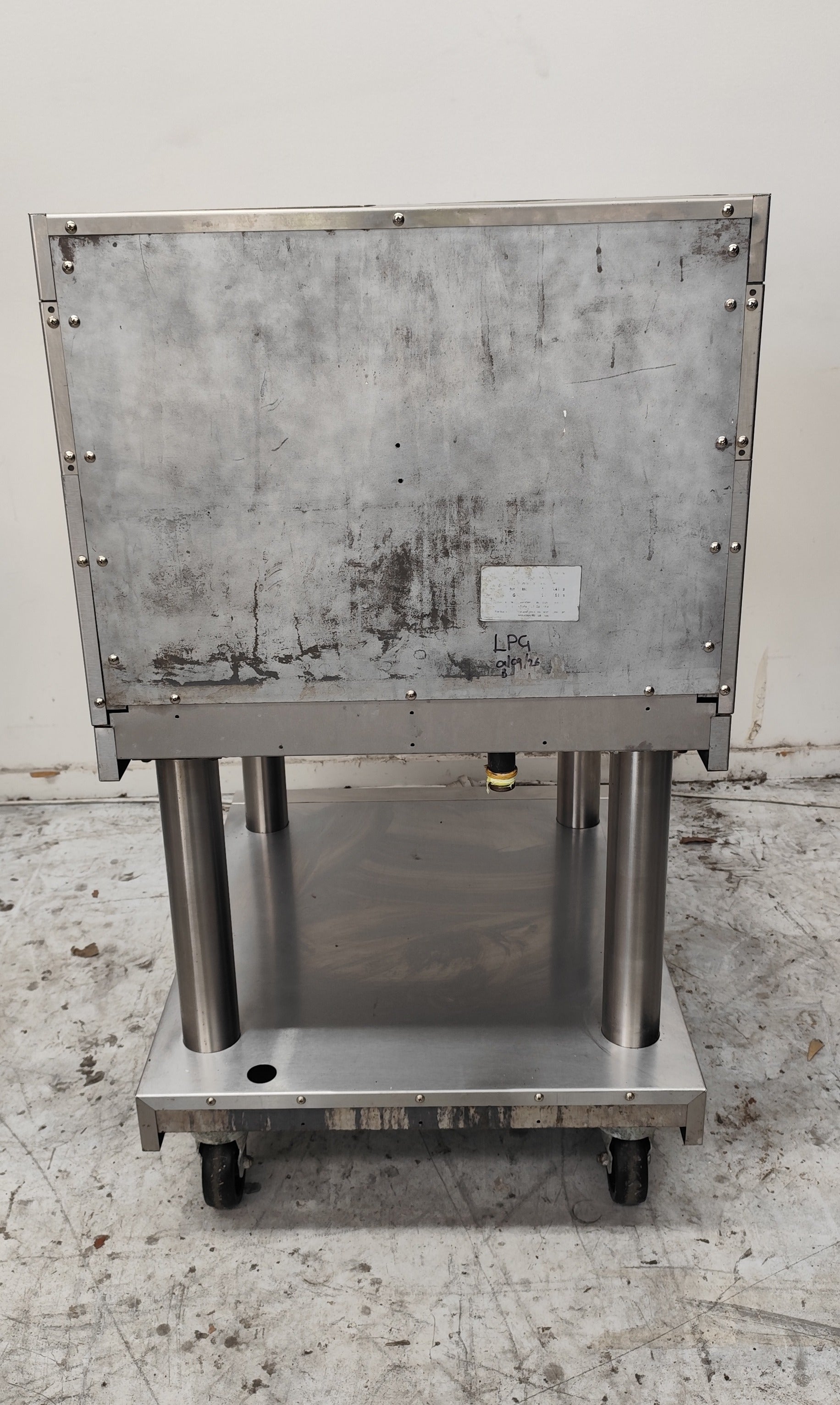 Blue Seal G594-LS 600mm Gas Chargrill on Leg Stand - 802273