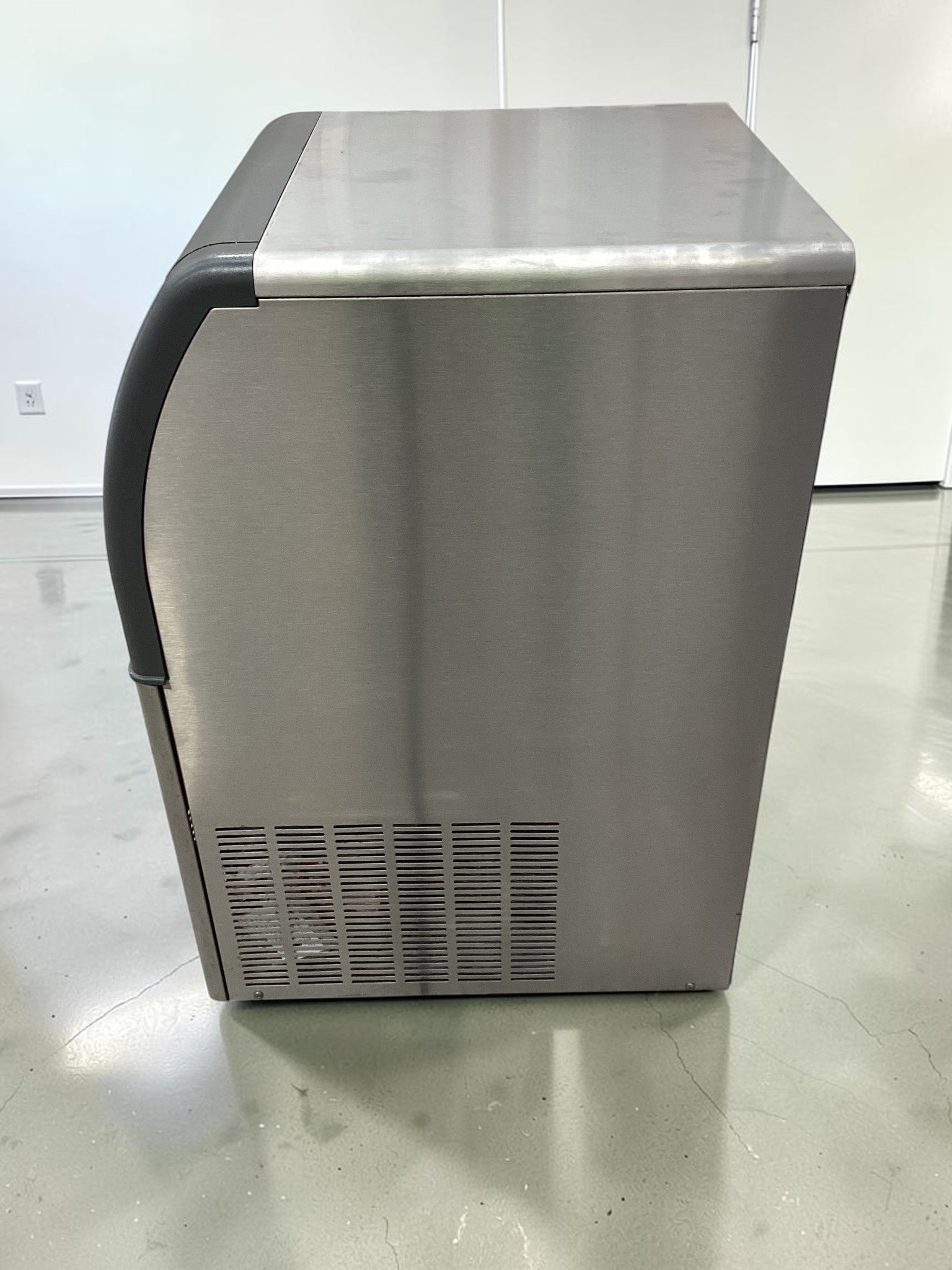 Scotsman EC 106 Easy Fit Ice Machine - 840057