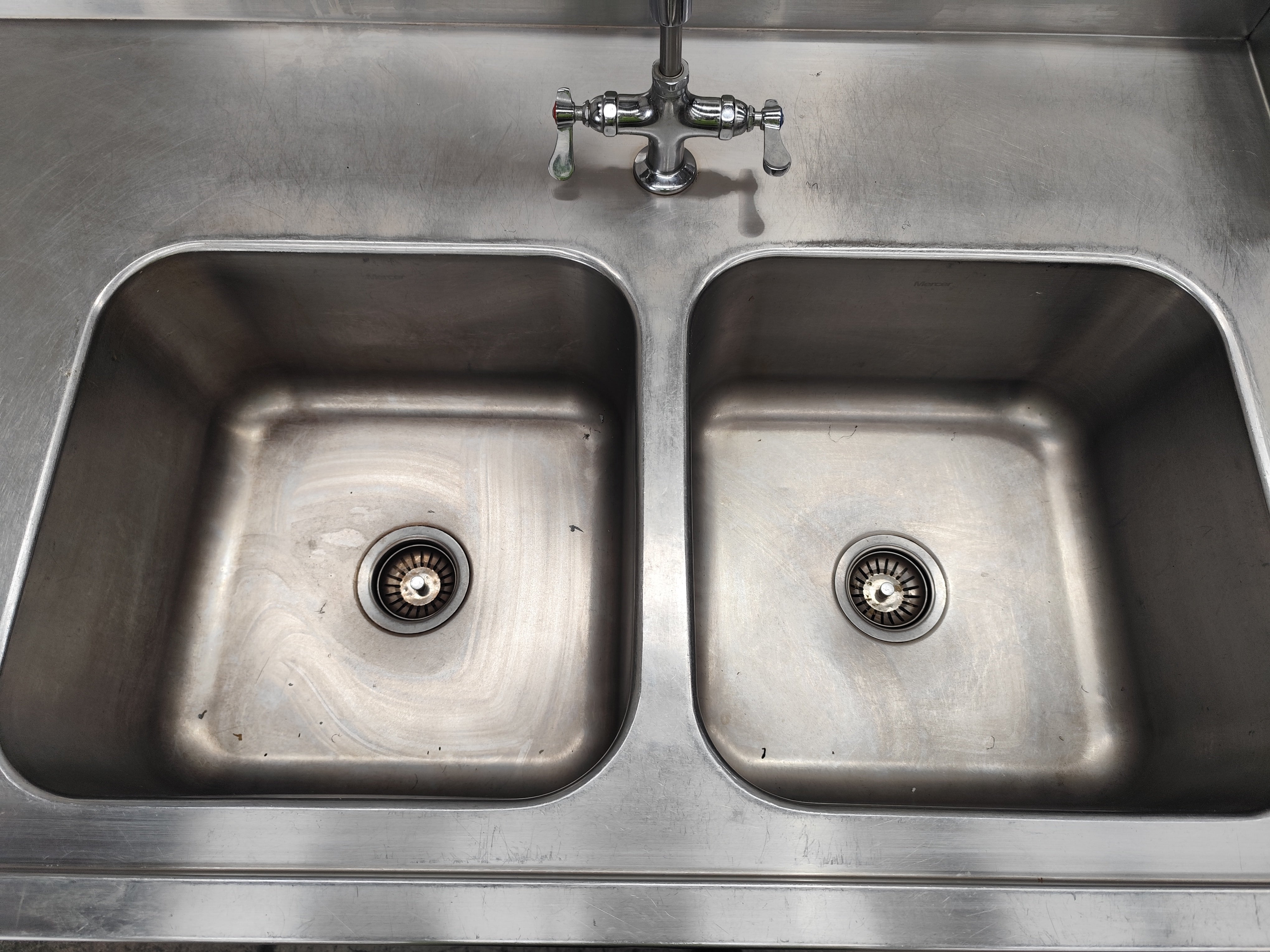 Stainless Steel Inlet Bench with Sink and Faucet - 848741