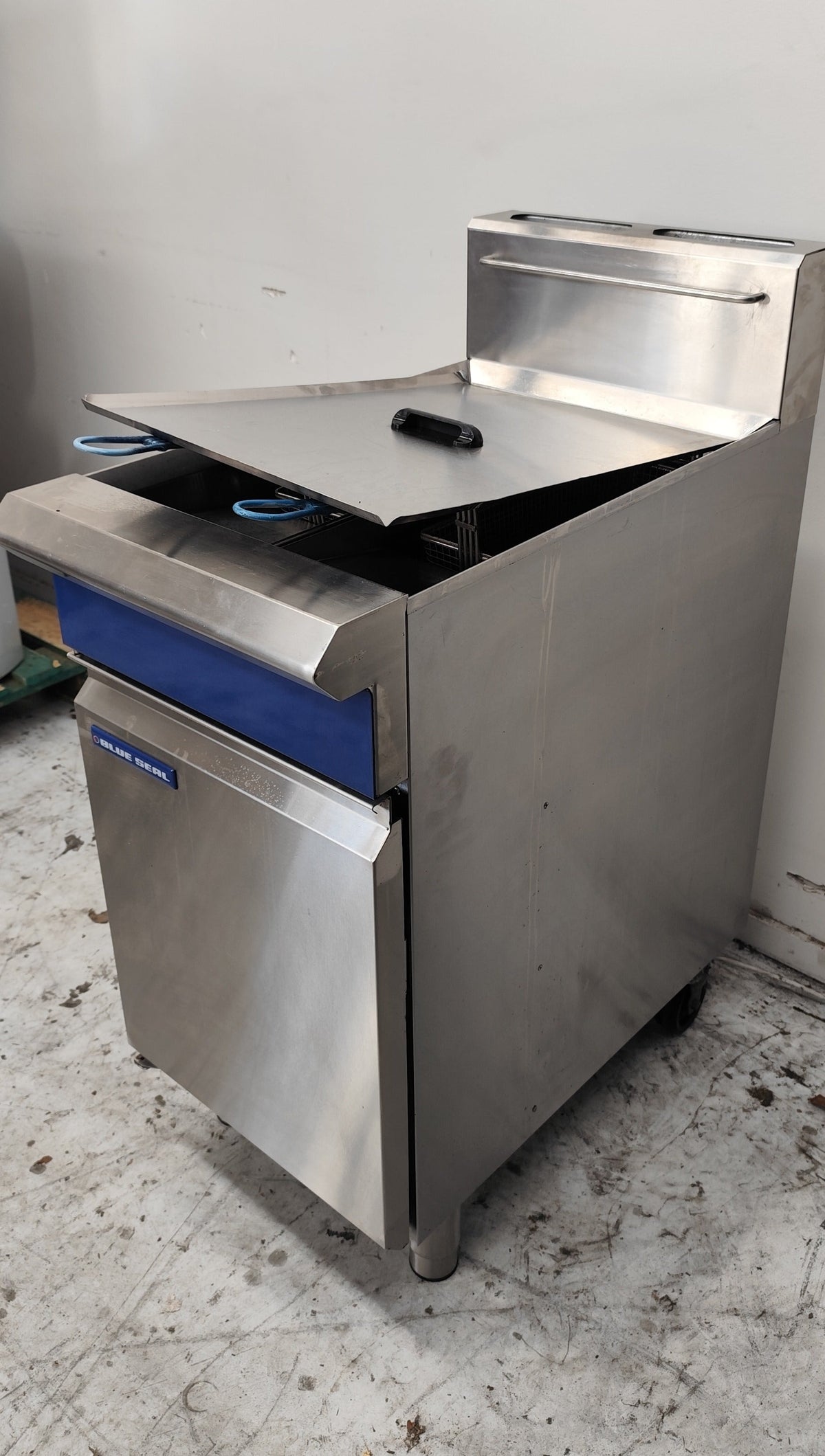 Blue Seal GT46 Twin Tank Gas Fryer - 850285