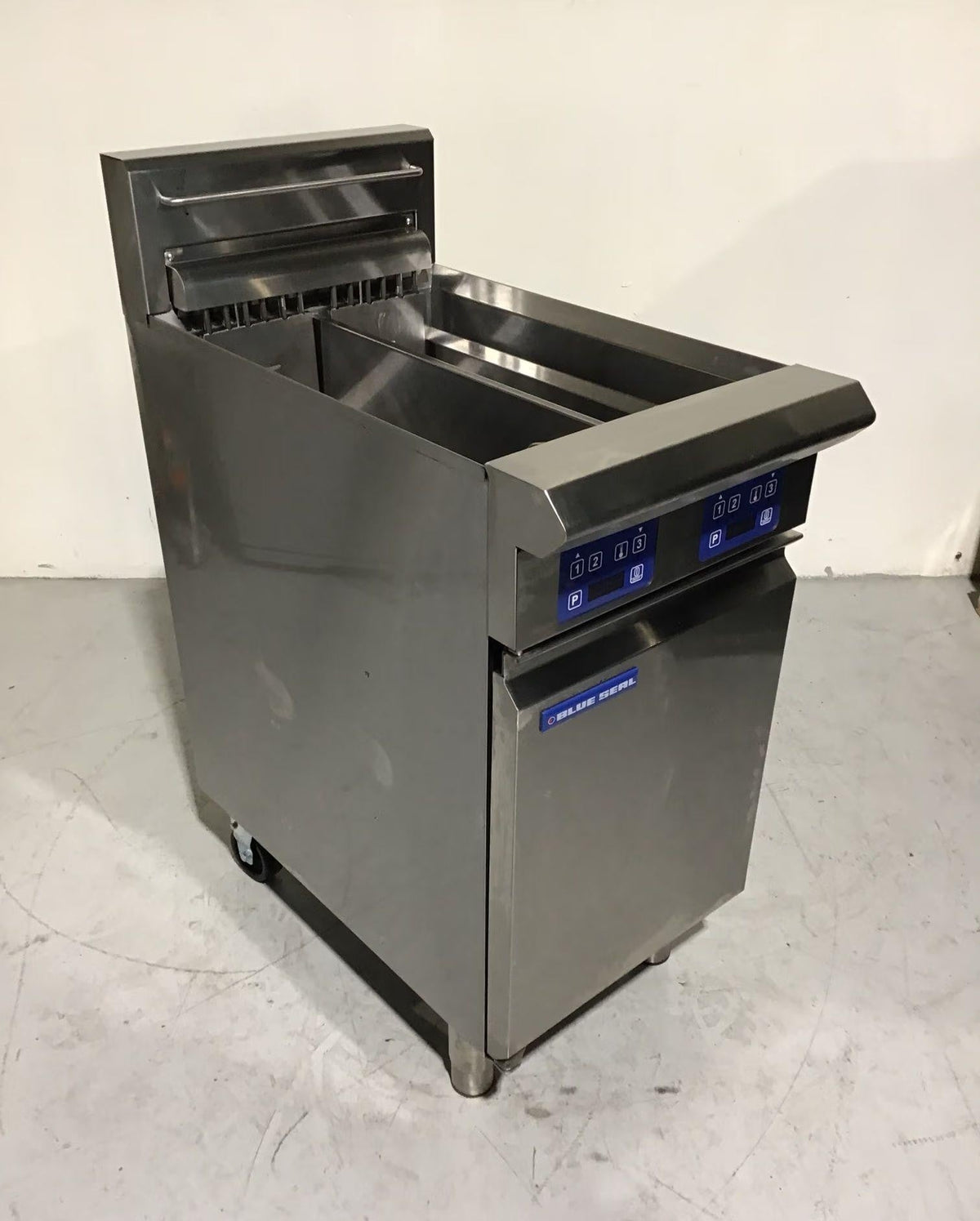 Blue Seal E44E Electric Twin Pan Fryer - 856574