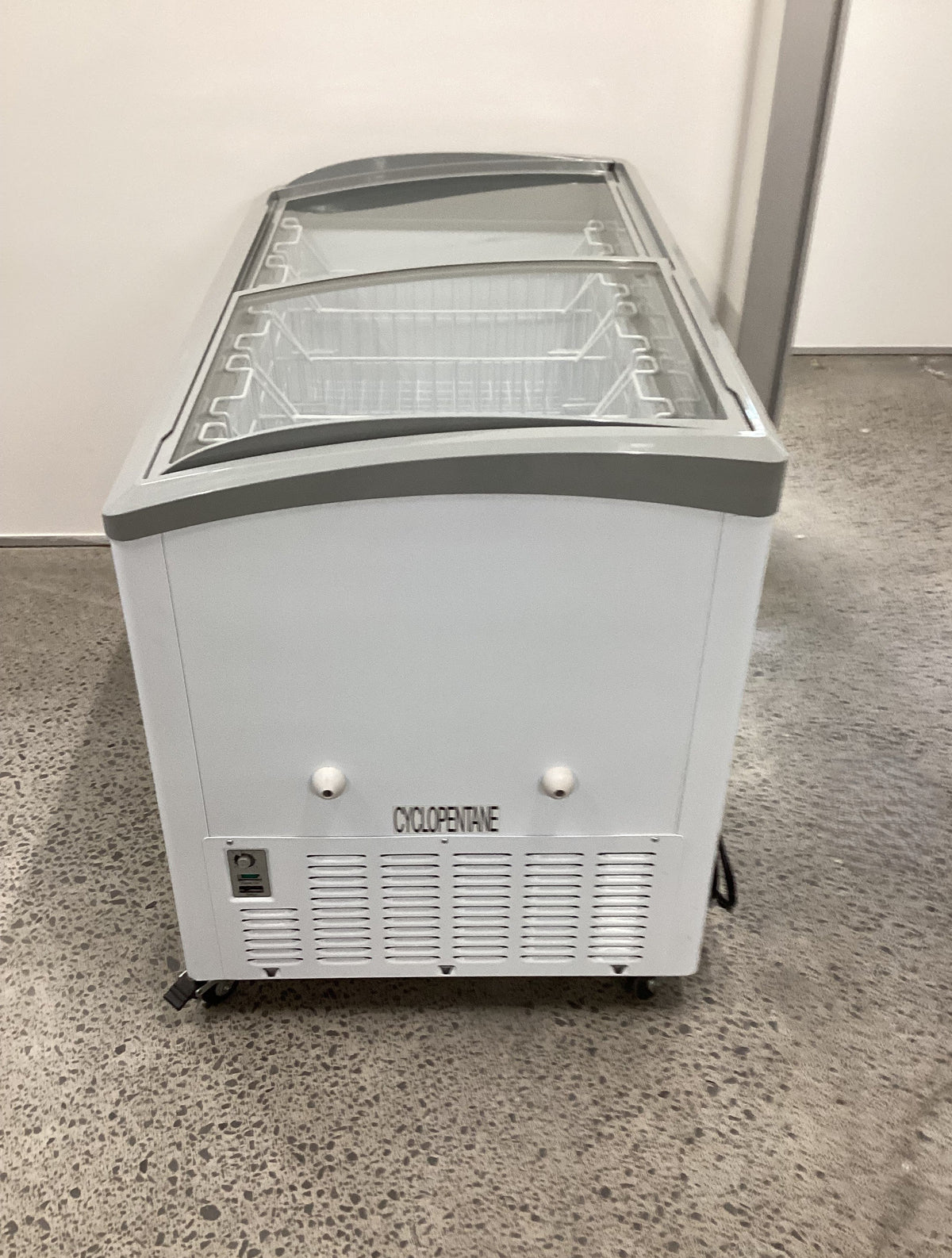 Hiron SD 405 Horizontal Glass Lid Freezer - 870217