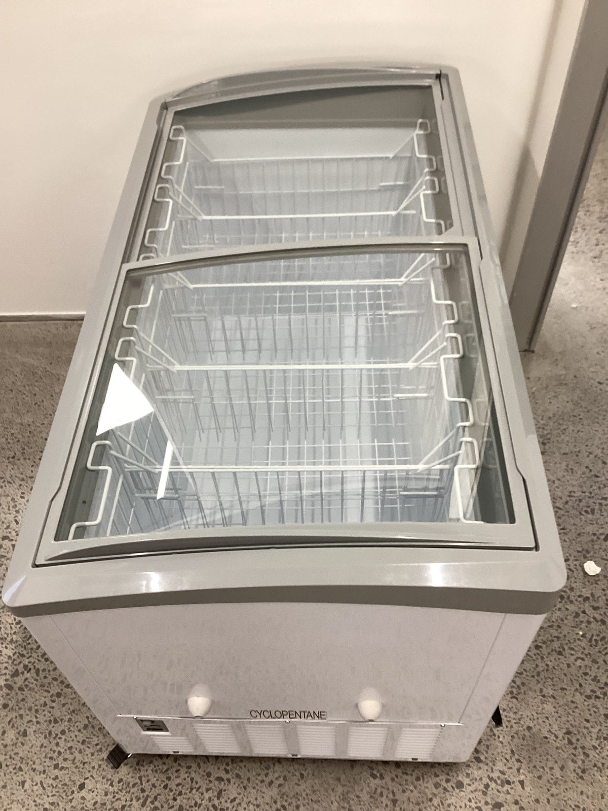 Hiron SD 405 Horizontal Glass Lid Freezer - 870217