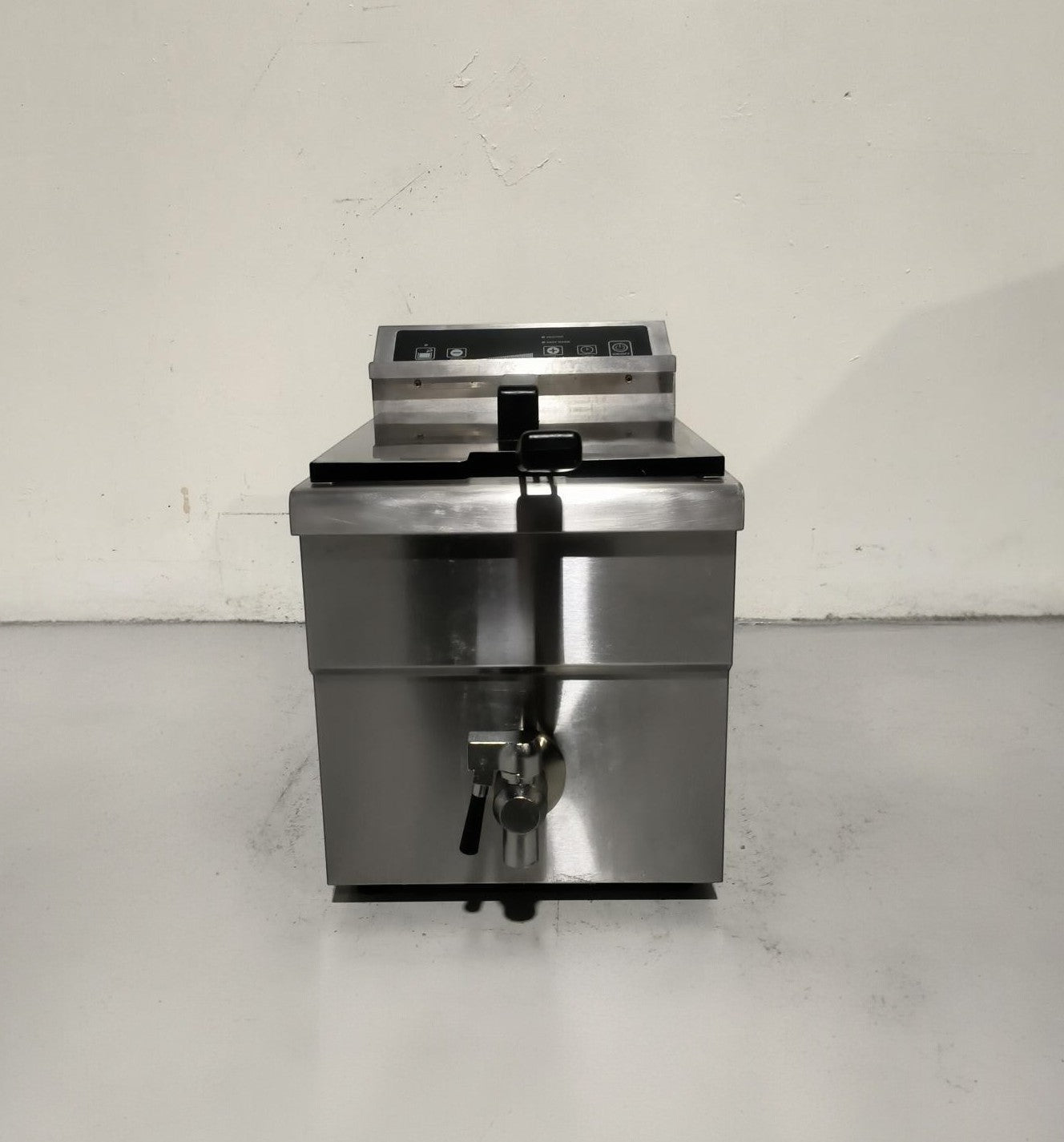 Benchstar IF3500S Induction Fryer - 907658