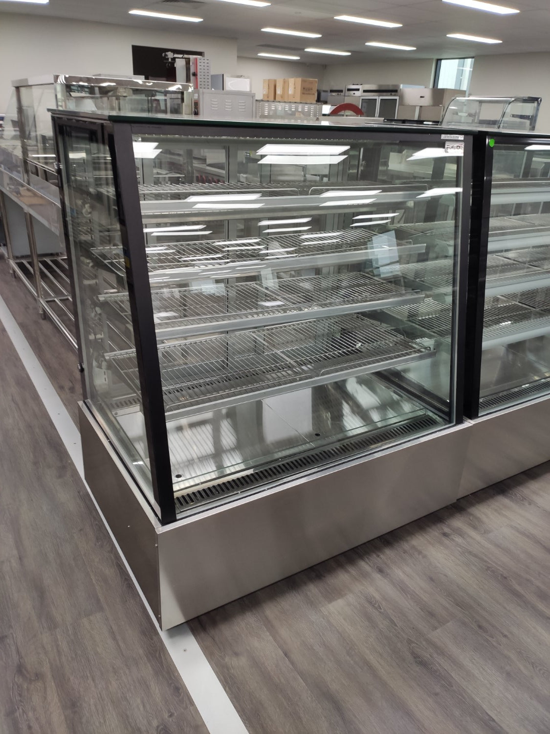 Bonvue Deluxe Chilled Display Cabinet - SLP840C 1200x800x1350