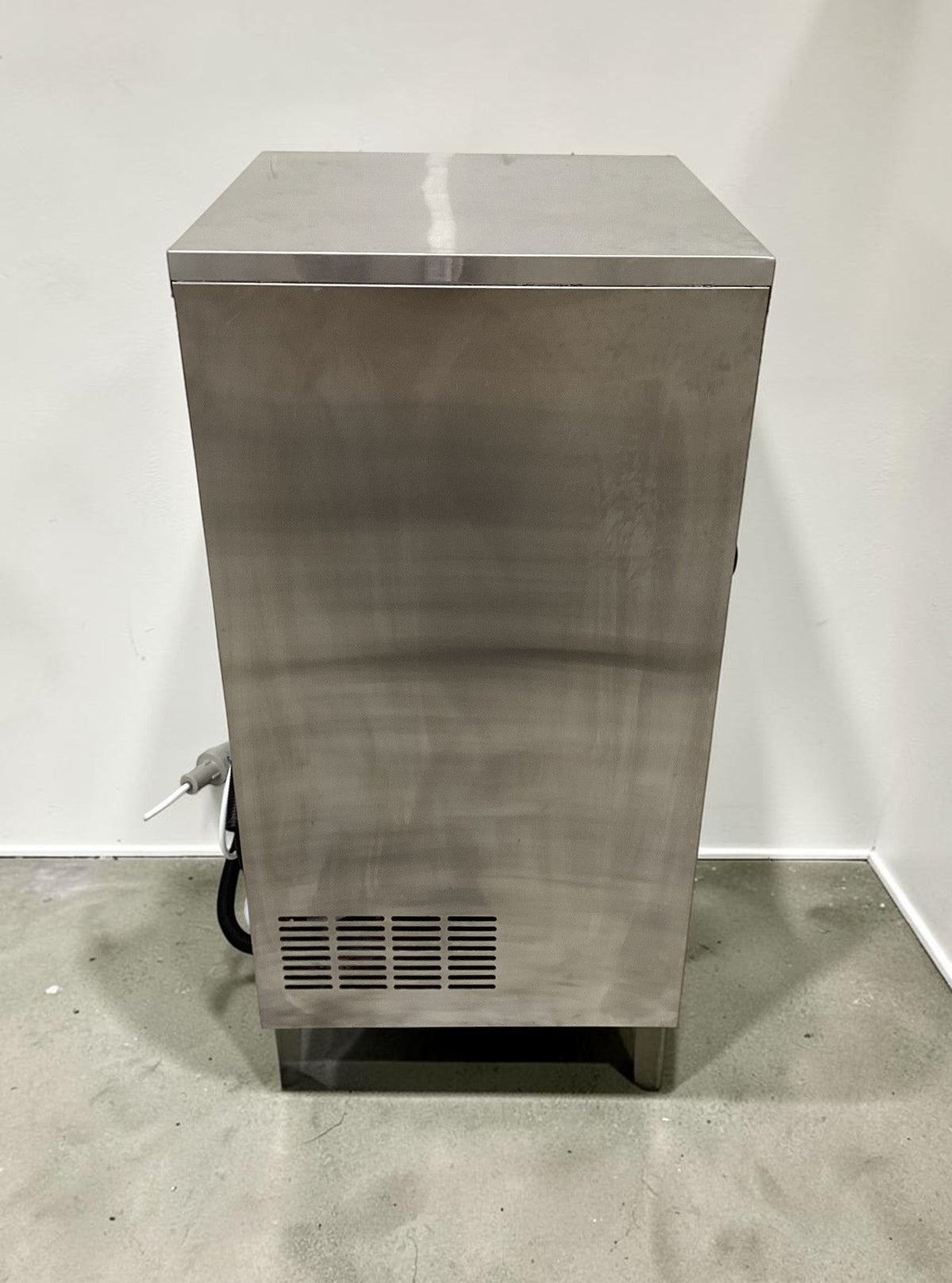 Snow Village KB-40 Ice Maker - 920552