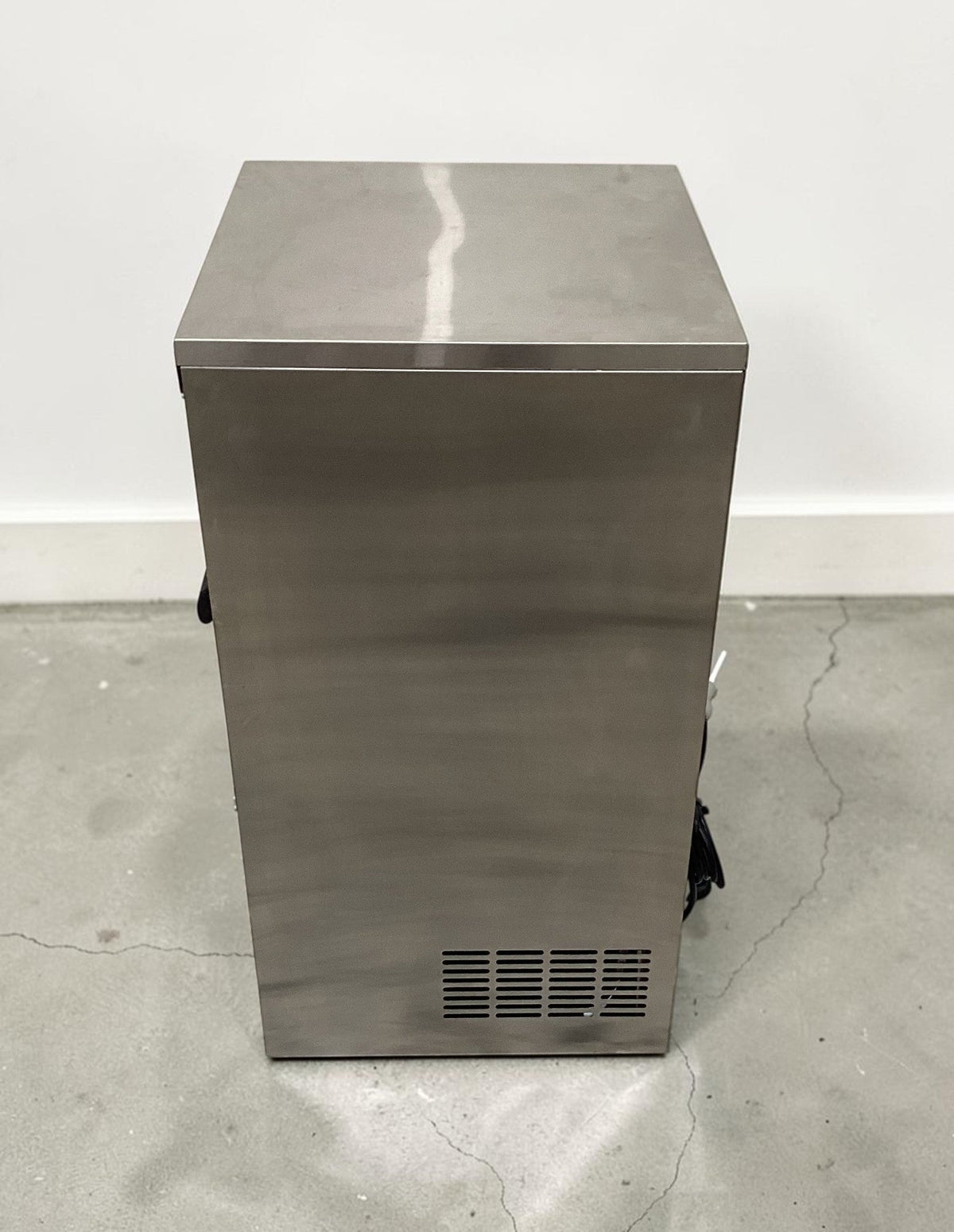 Snow Village KB-40 Ice Maker - 920552