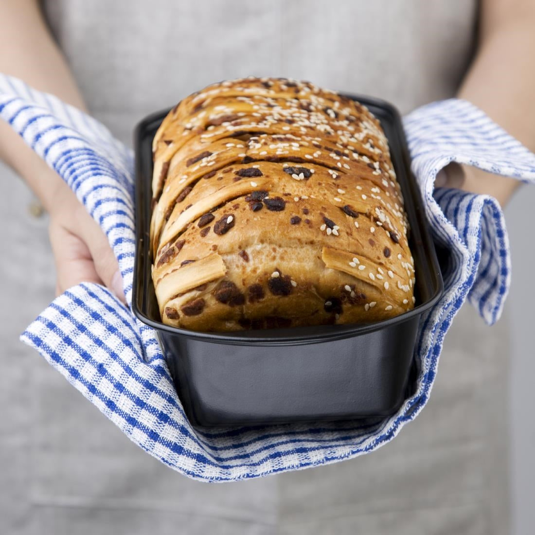 Vogue Non-Stick Loaf Tin 255mm GD005
