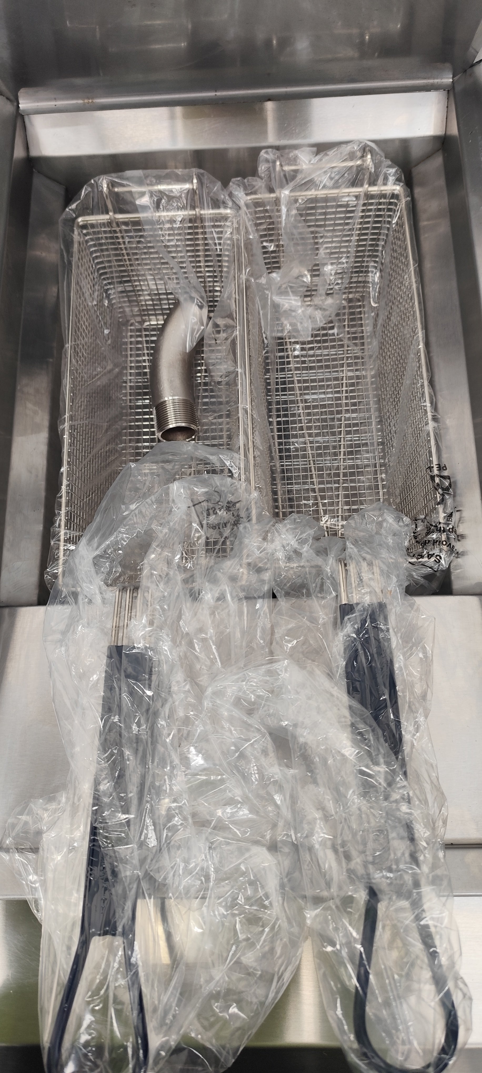 Blue Seal GT18 Single Pan Gas Fryer - 731400