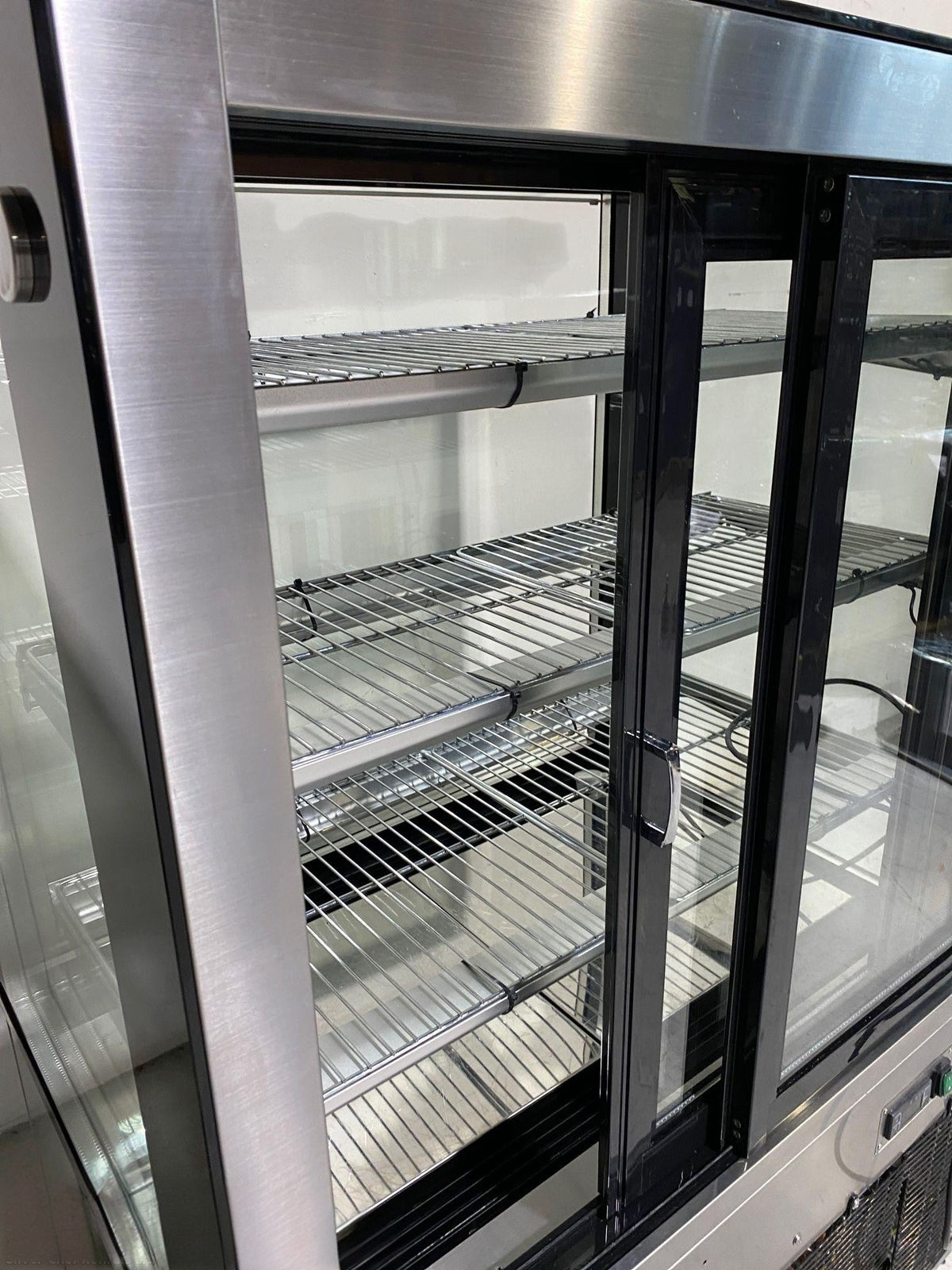 EuroChill ERE23 915mm Chilled Display Cabinet - 762108