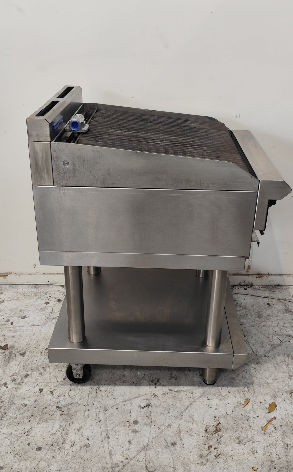 Blue Seal G594-LS 600mm Gas Chargrill on Leg Stand - 802273