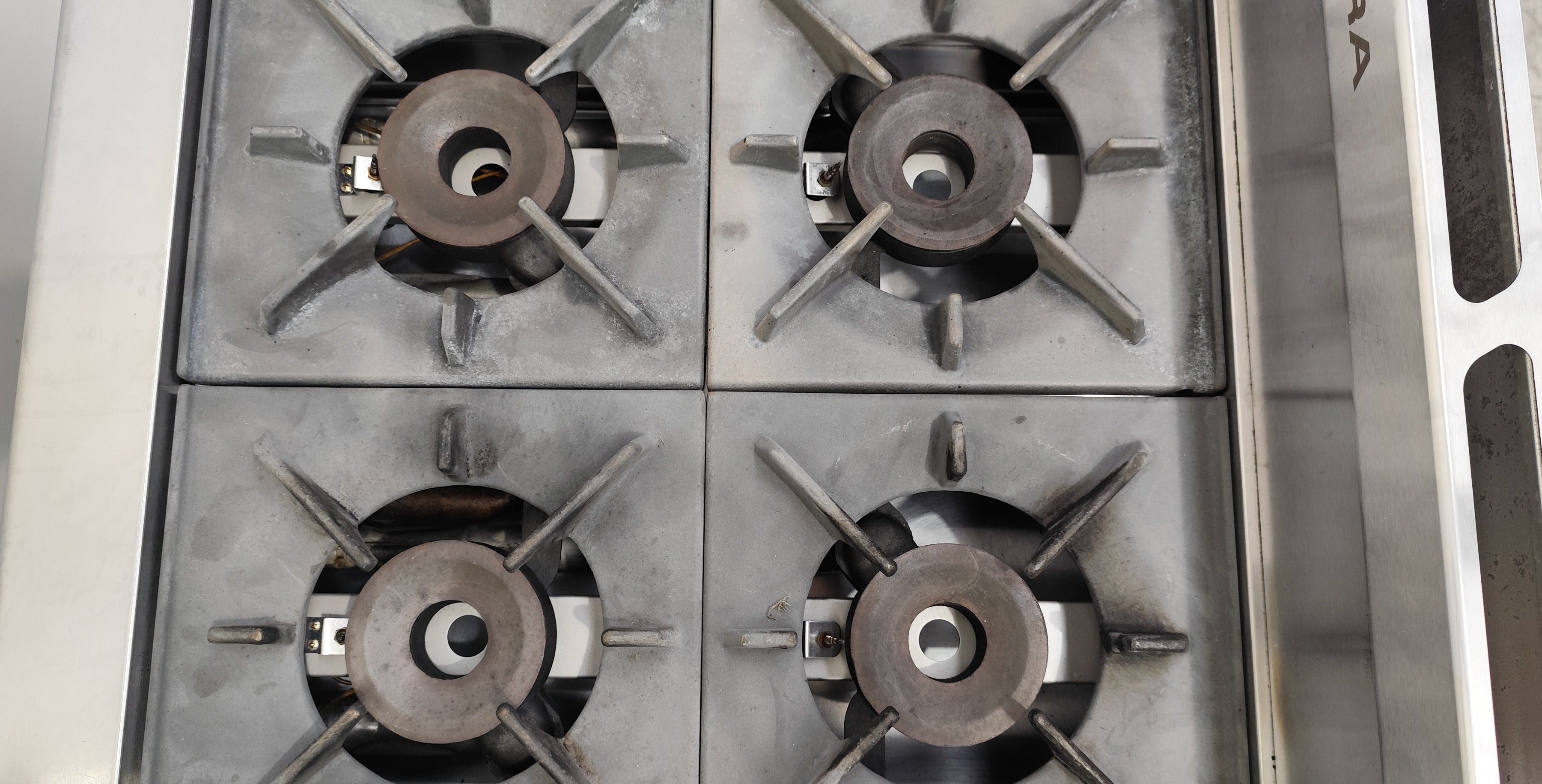 Cobra C6DF 4-Burner Gas Cooktop on Cabinet Base - 824080