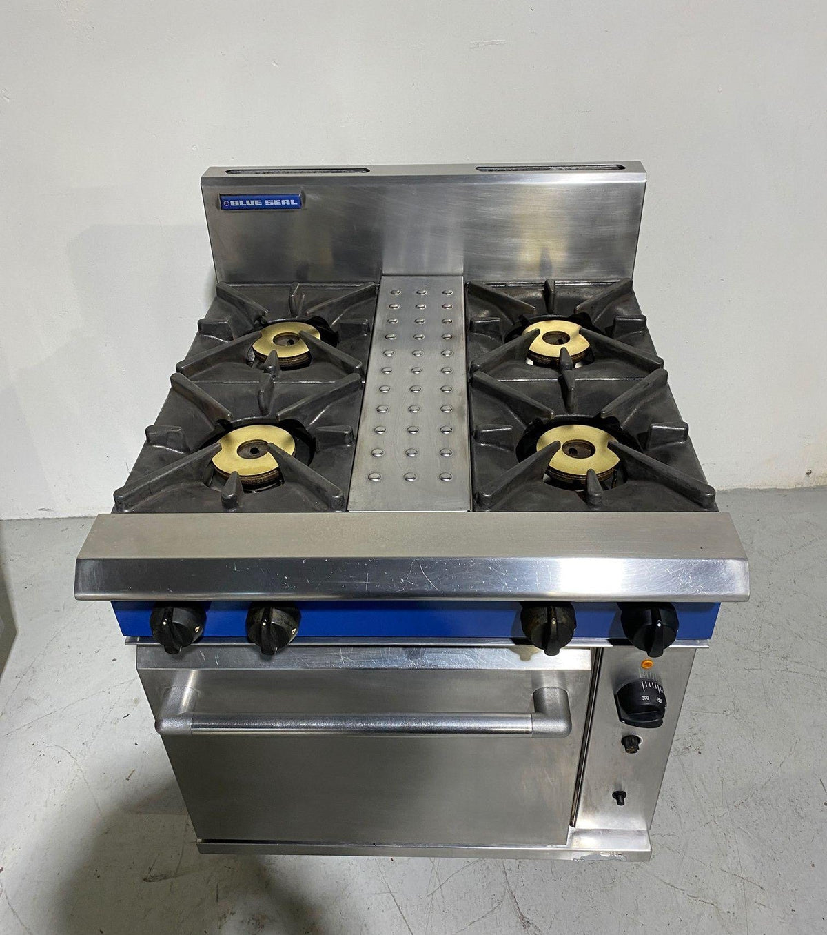 Blue Seal G54D 4 Burner Gas Range Convection Oven - 843959