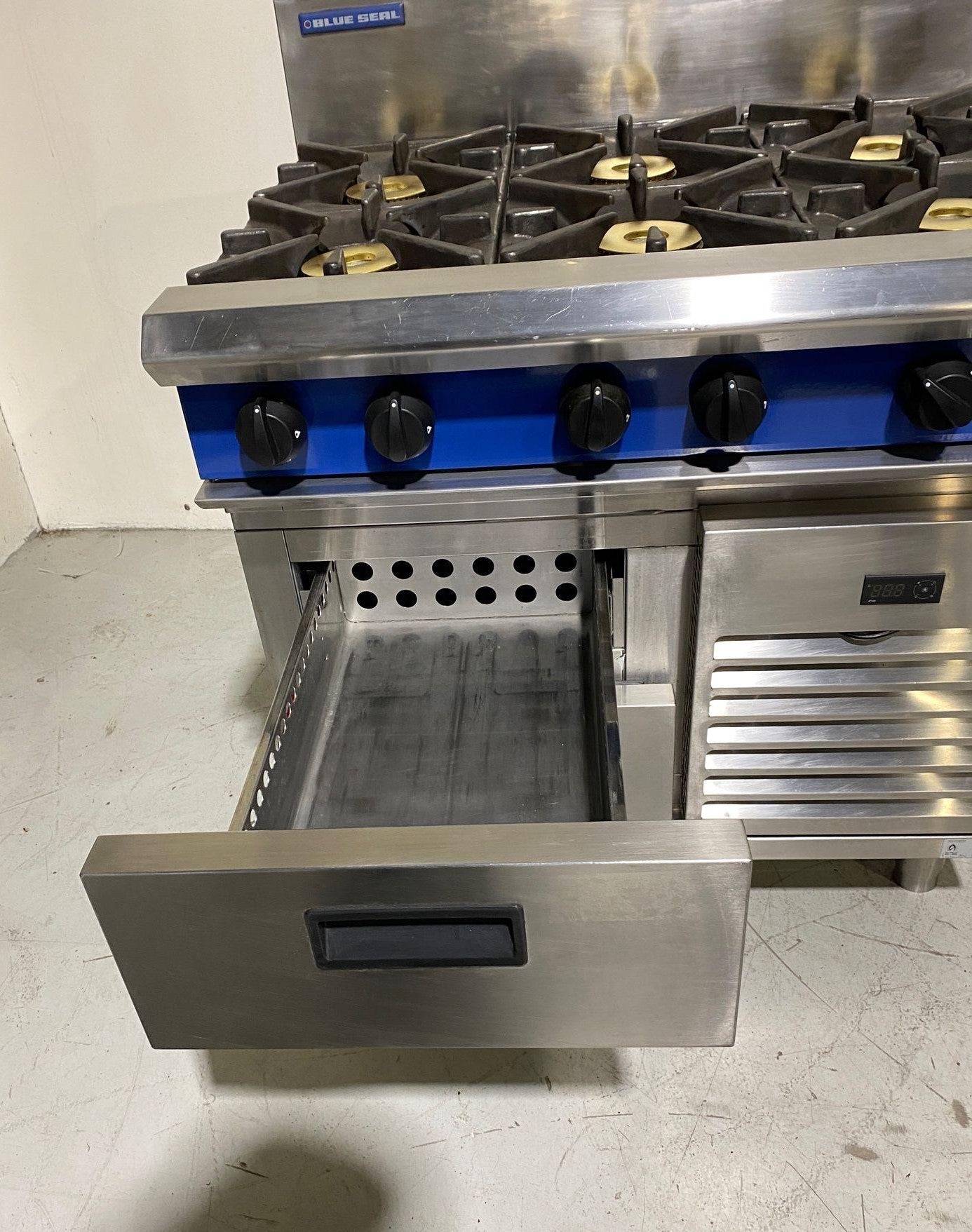 Blue Seal G516D-RB 6 Burner Gas Cooktop on Refrigerated Base - 843962
