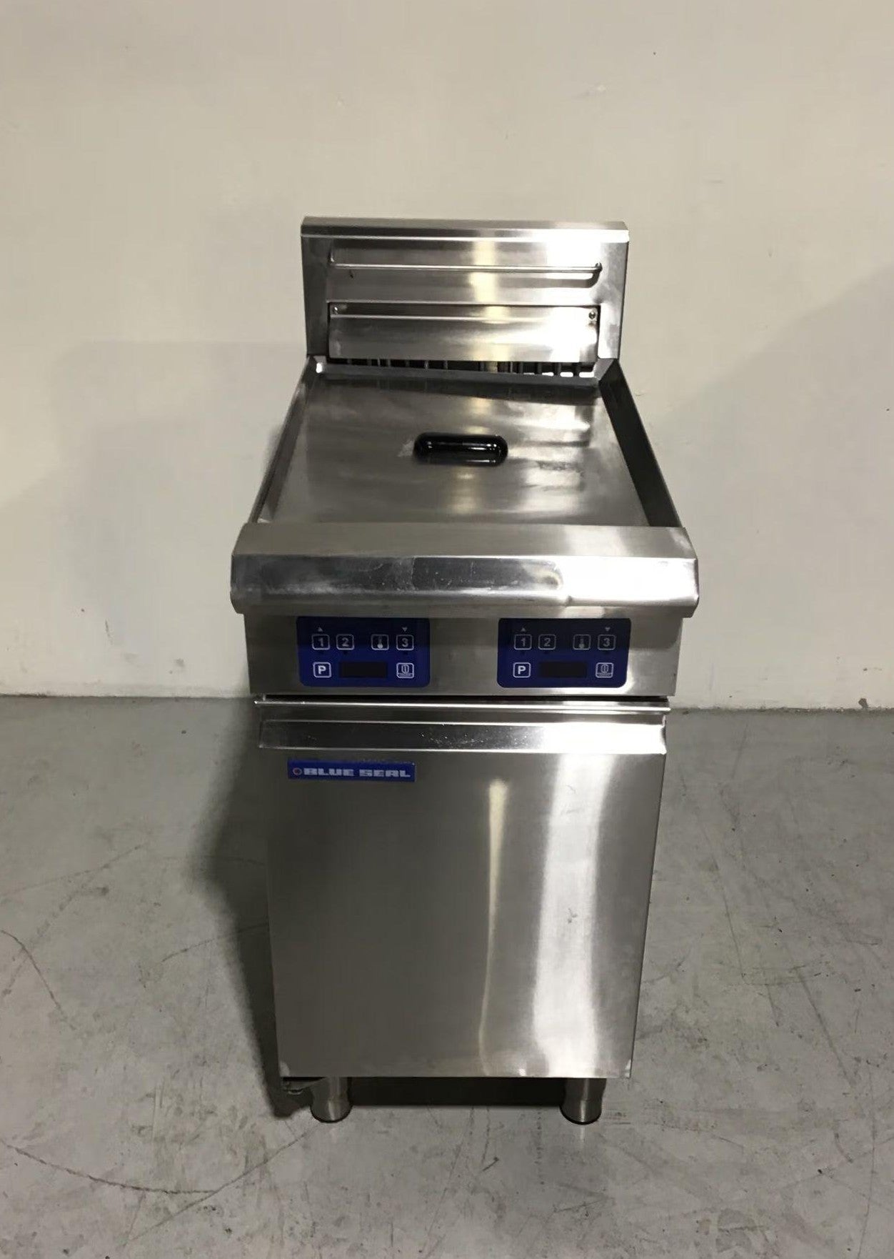 Blue Seal E44E Electric Twin Pan Fryer - 856574
