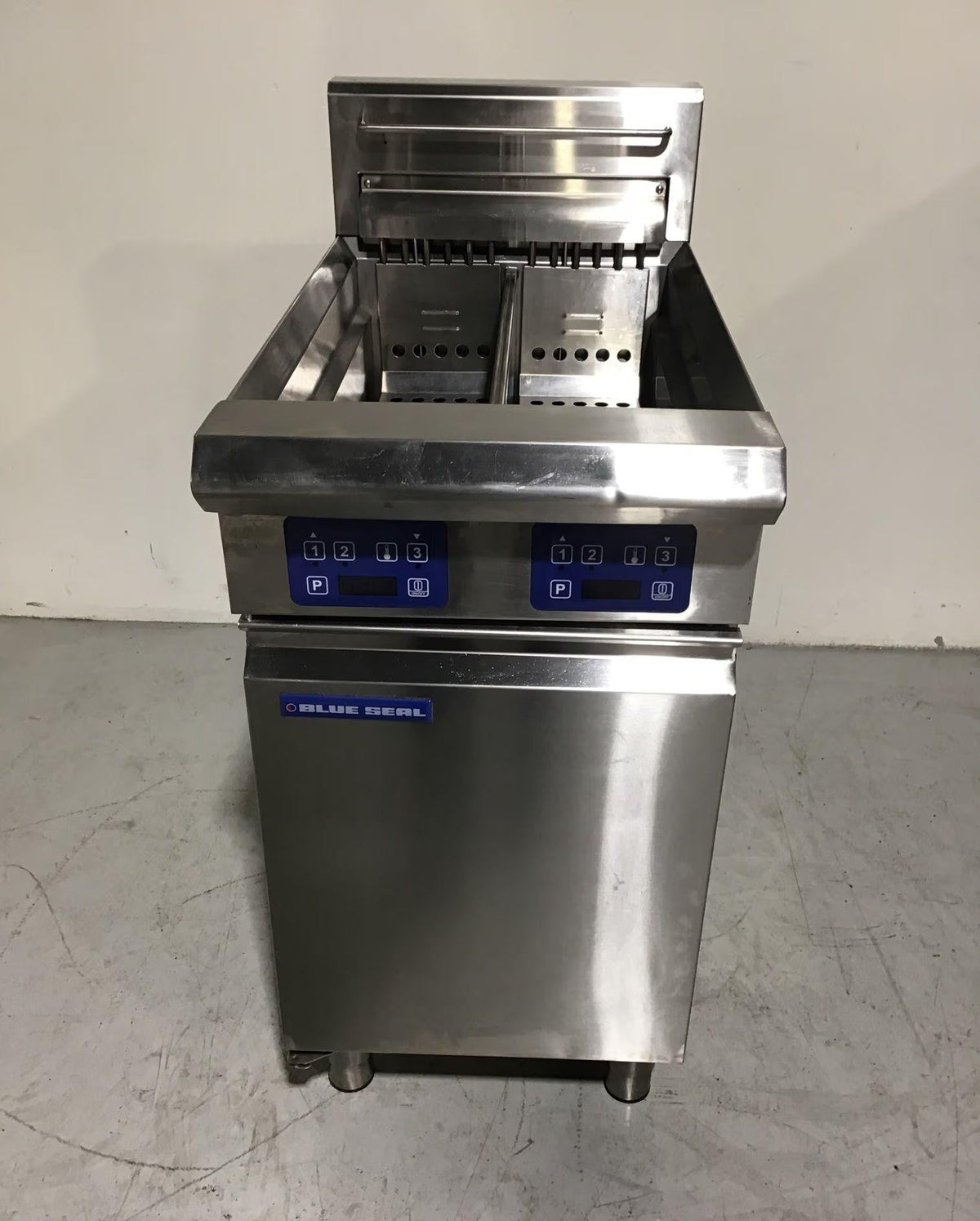 Blue Seal E44E Electric Twin Pan Fryer - 856574