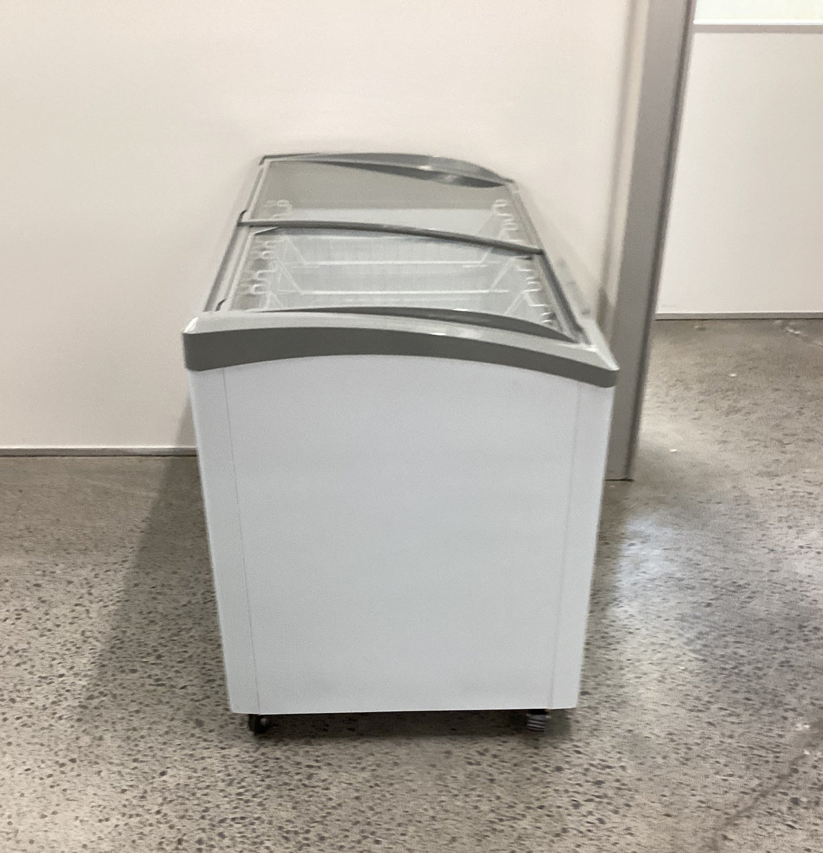 Hiron SD 405 Horizontal Glass Lid Freezer - 870217
