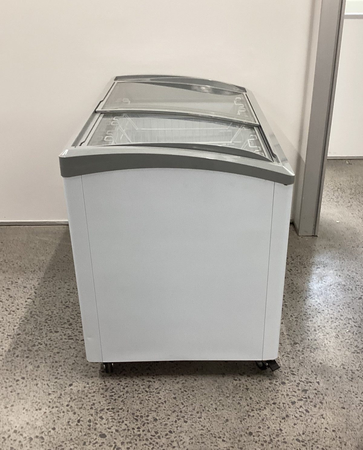 Hiron SD 405 Horizontal Glass Lid Freezer - 876236