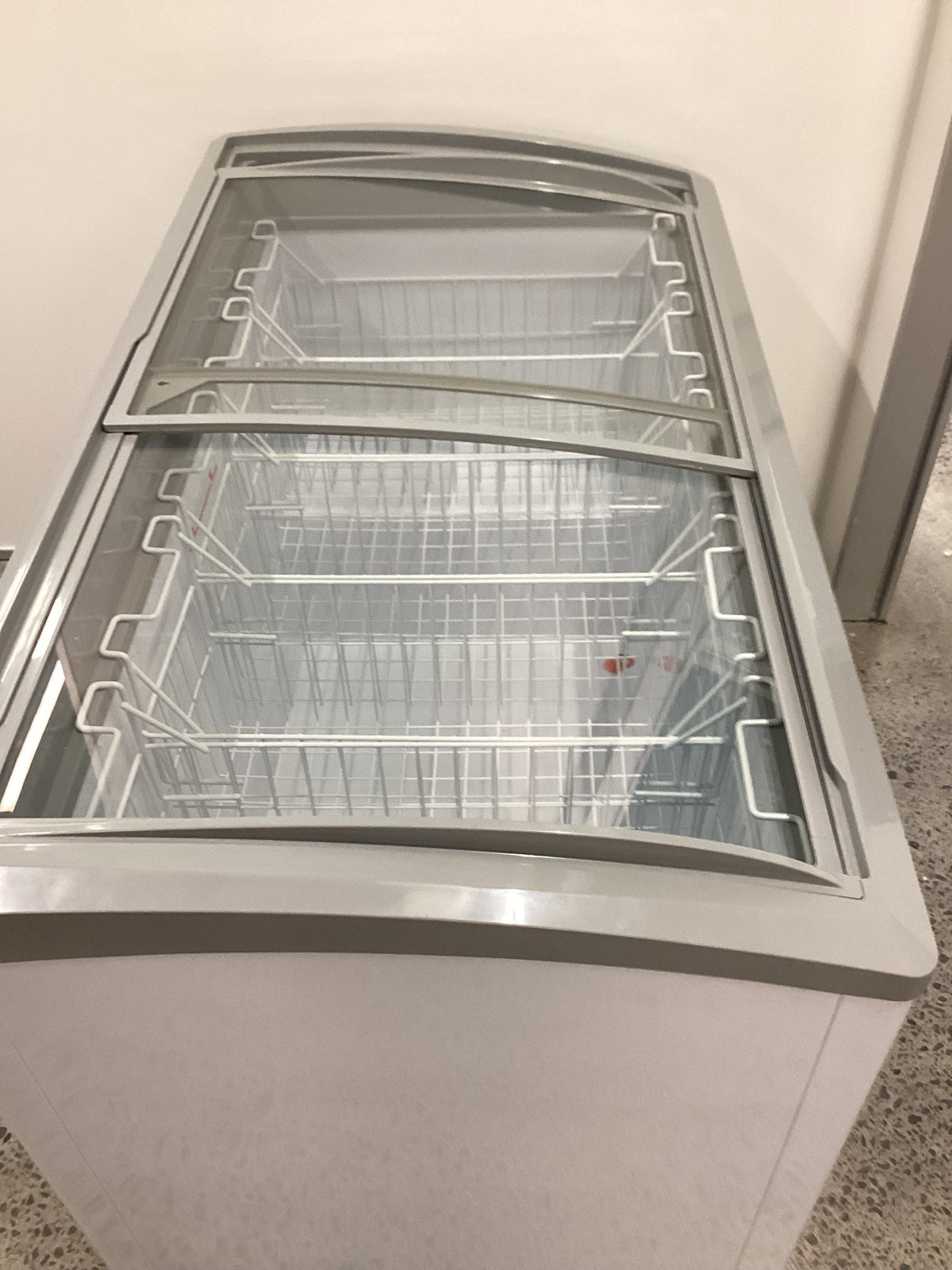 Hiron SD 405 Horizontal Glass Lid Freezer - 876236