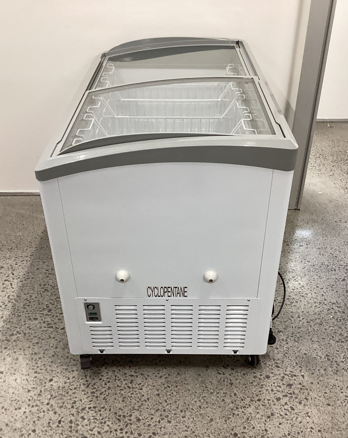 Hiron SD 405 Horizontal Glass Lid Freezer - 876236