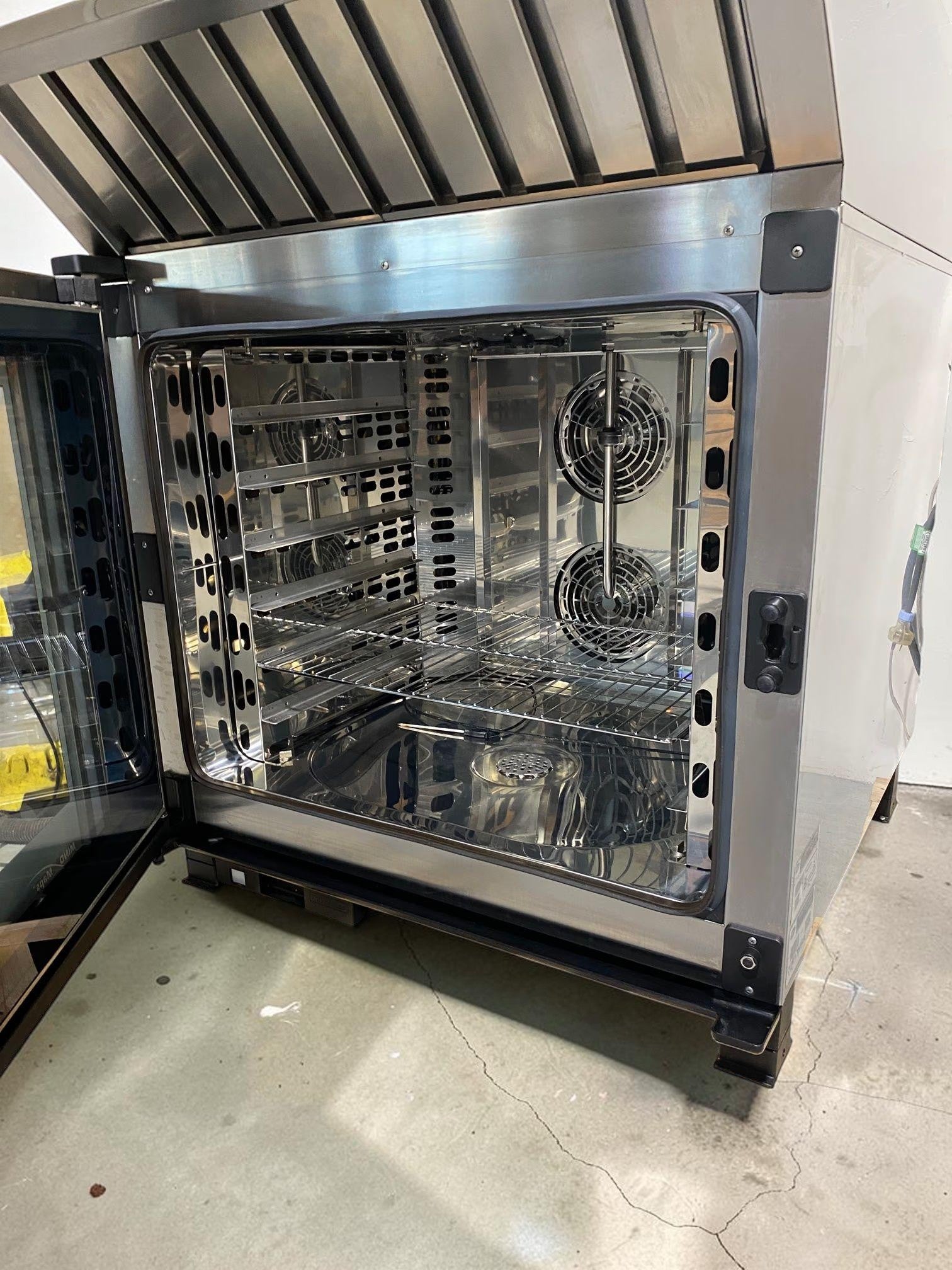 Unox BAKERTOP 6 Tray Electric Combi Oven with Steam Condenser - 889757