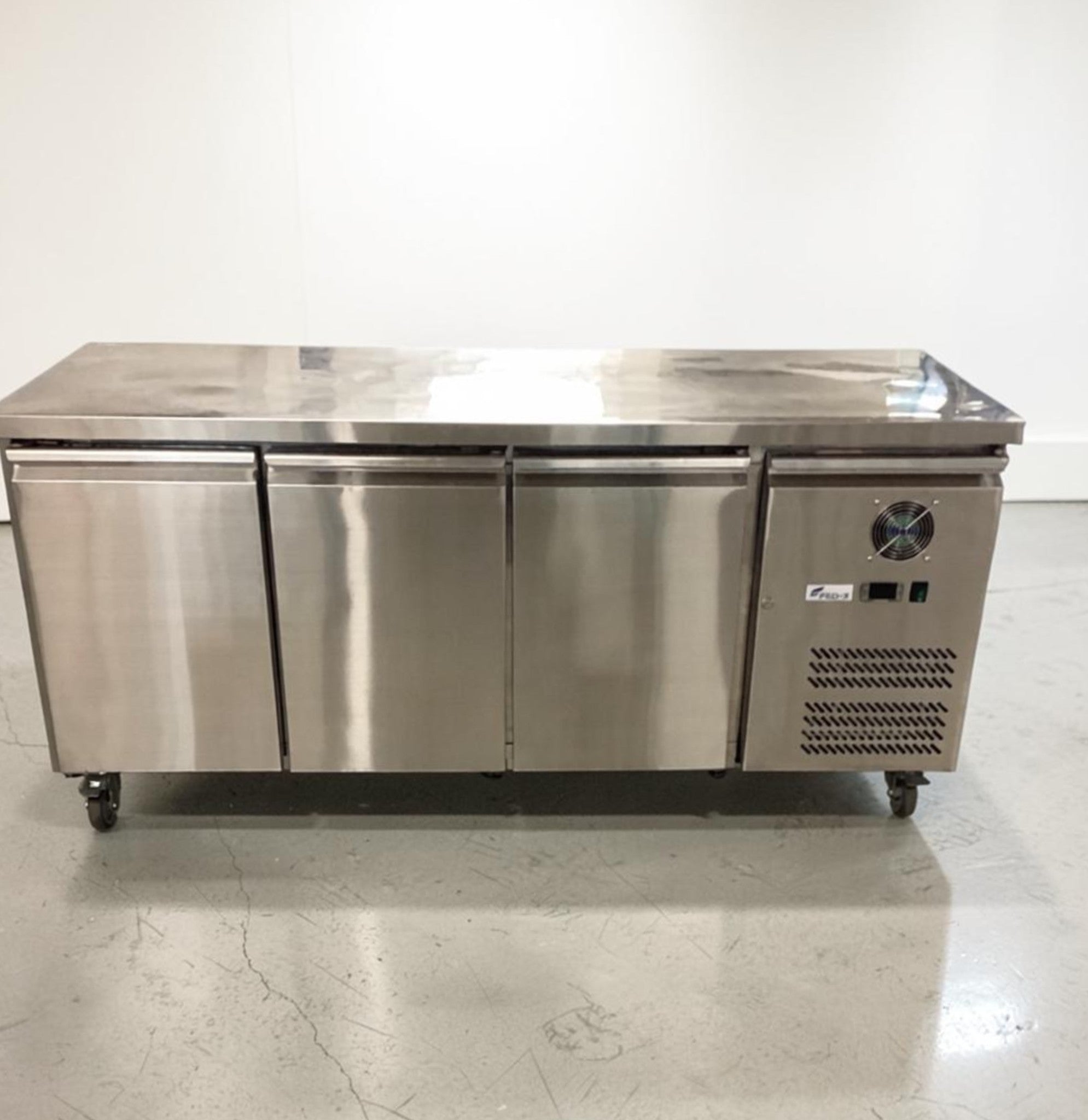 Federal XUB7C18S3V 3 Door Underbench Chiller - 923878