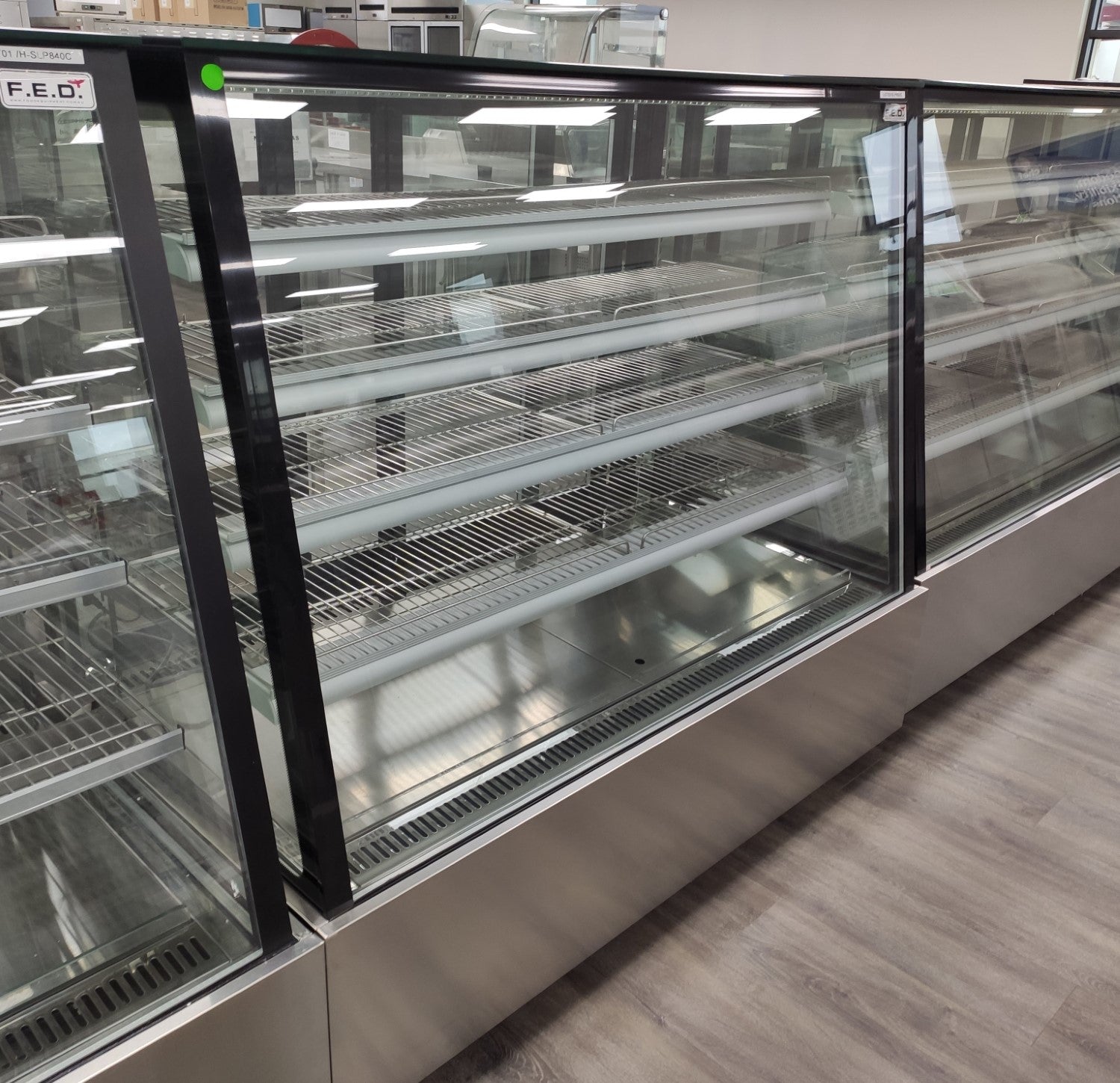 Bonvue Deluxe Chilled Display Cabinet - SLP850C 1500x800x1350