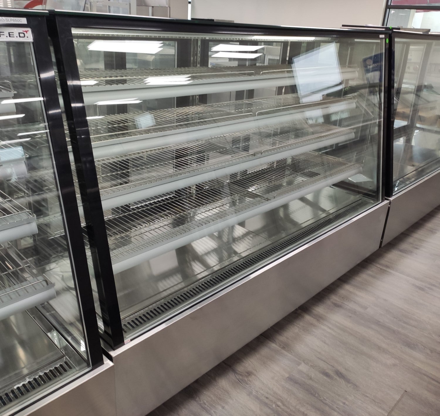 SLP860C Bonvue Deluxe Chilled Display Cabinet 1800x800x1350