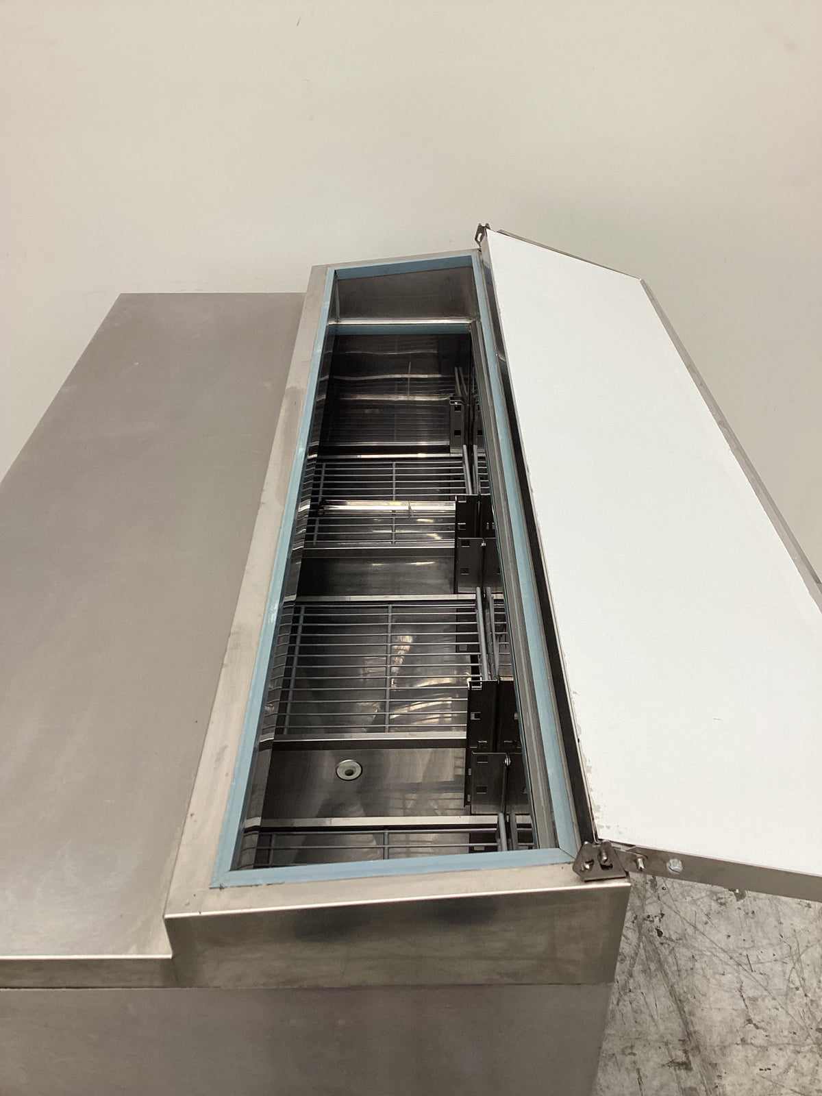 Polar G605-A-03 Pizza Prep Counter Fridge - 844946
