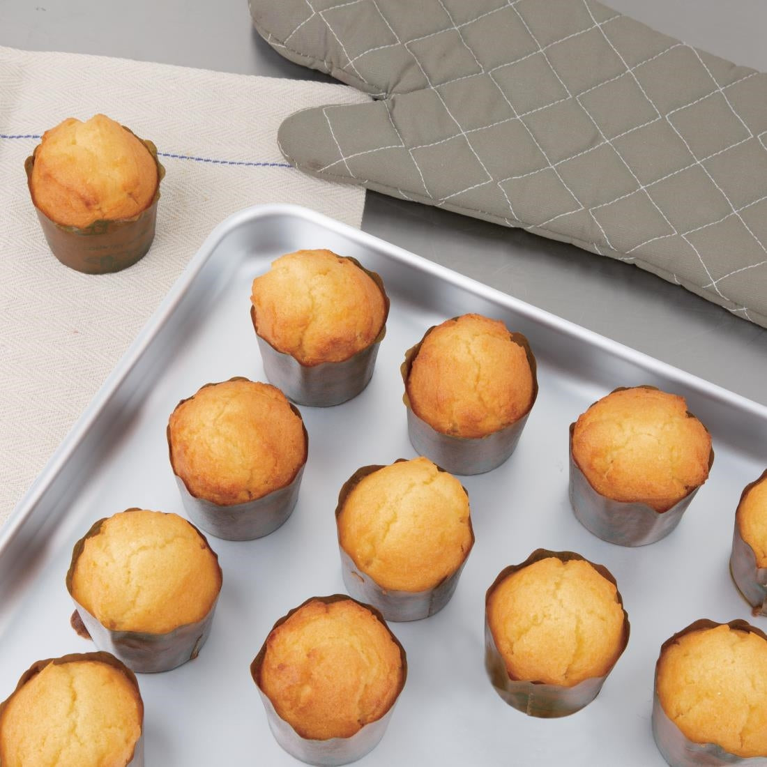 Vogue Aluminium Bakewell Pan 610mm K437